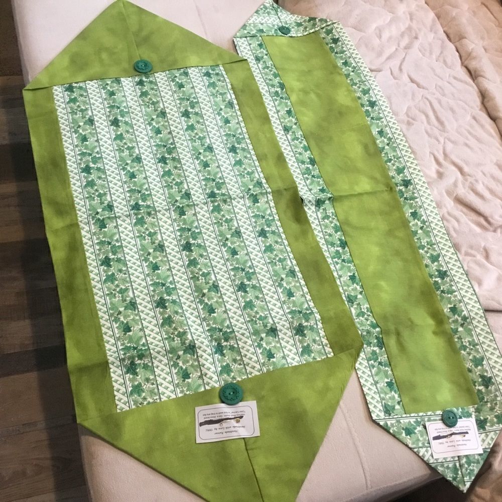 NWT Hand Crafted Set of 2 Ivy Runners